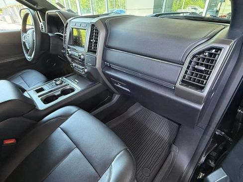 Used 2018 Ford Expedition XLT w/ Equipment Group 202A RWD image 16
