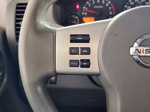 Used 2018 Nissan Frontier SV AWD/4WD image 18