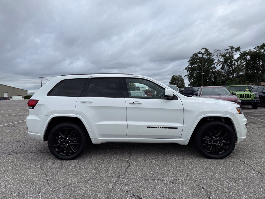 Used 2018 Jeep Grand Cherokee Altitude RWD image 24