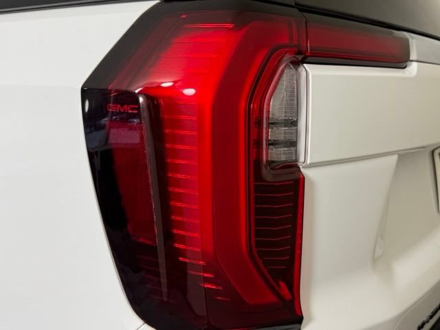 Used 2025 GMC Yukon XL Denali w/ Sun & Power Step Package RWD image 14