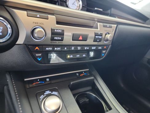 Used 2016 Lexus ES 350 350 w/ Premium Package w/Wood Trim image 31