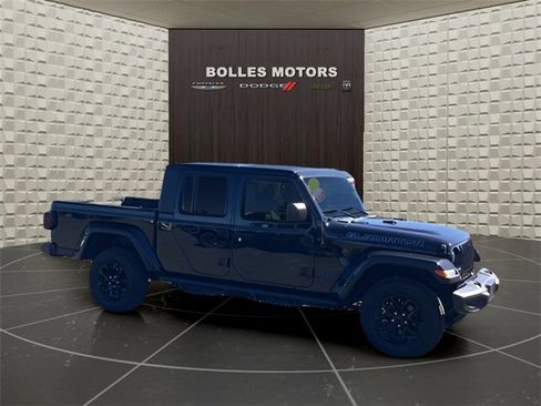 Certified 2022 Jeep Gladiator Sport image 2