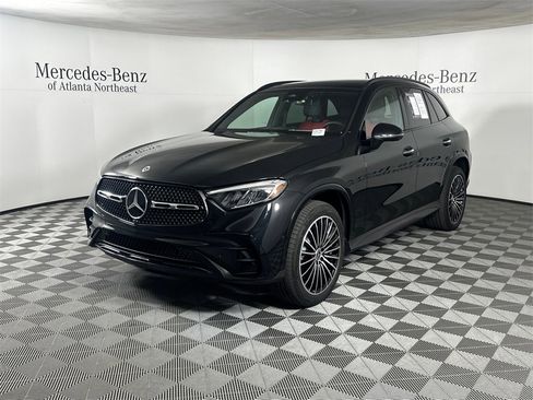 Used 2025 Mercedes-Benz GLC 300 4MATIC image 3
