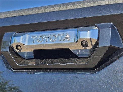 Used 2025 Toyota Tundra Limited AWD/4WD image 30