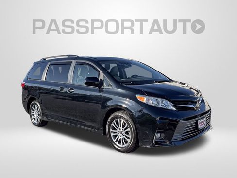 Used 2019 Toyota Sienna XLE image 10