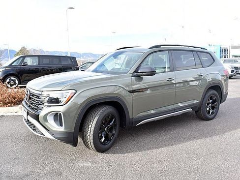 New 2026 Volkswagen Atlas Peak Edition image 3