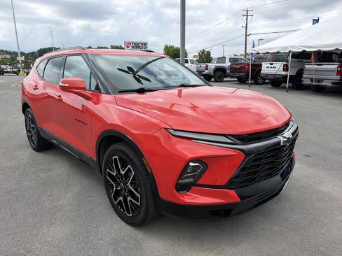 Used 2025 Chevrolet Blazer RS w/ Driver Confidence II Package AWD/4WD image 3