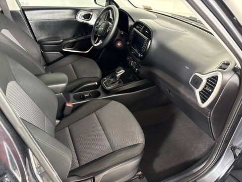 Used 2023 Kia Soul LX w/ LX Technology Package FWD image 15