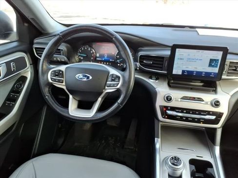 Used 2021 Ford Explorer XLT w/ Equipment Group 202A image 17