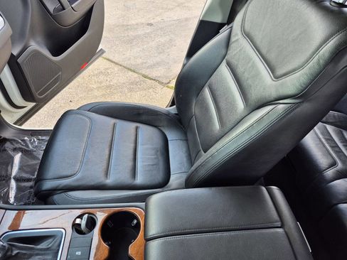 Used 2014 Volkswagen Touareg TDI image 24