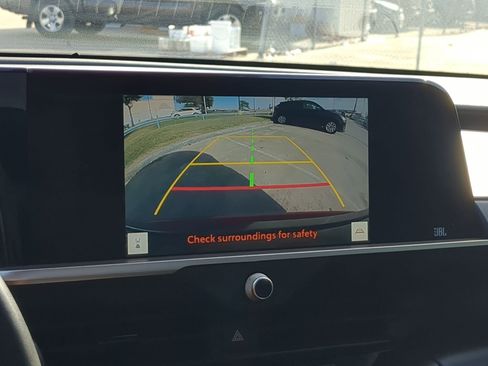 Used 2023 Toyota Crown Limited image 24