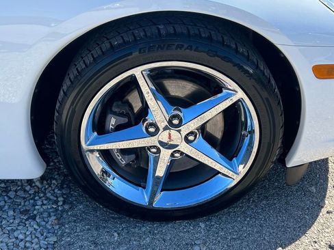 Used 2011 Chevrolet Corvette Coupe w/ Preferred Equipment Group RWD image 10