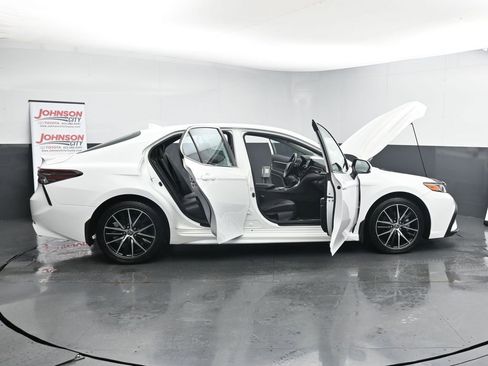 Used 2023 Toyota Camry SE image 41