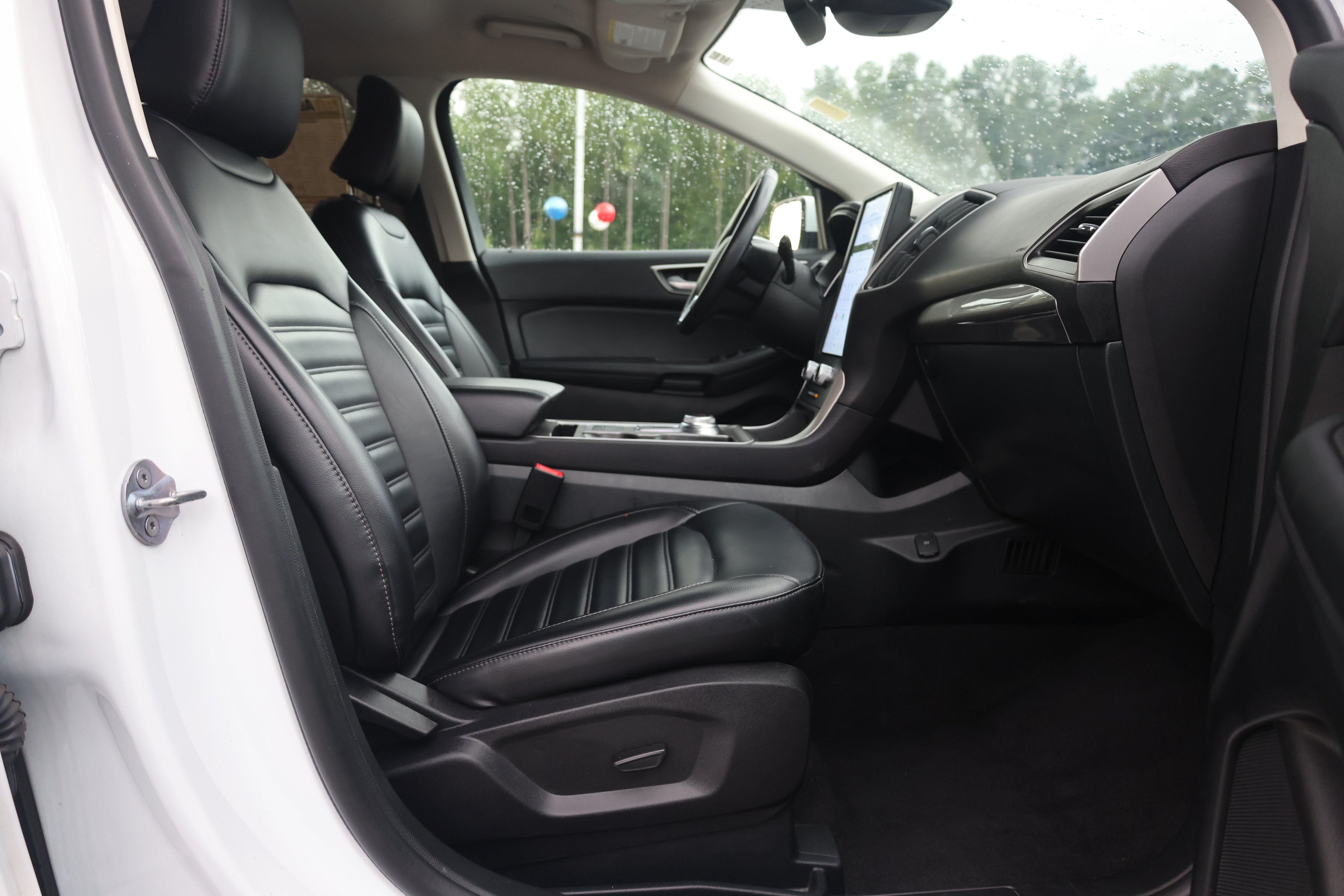 Used 2024 Ford Edge SEL AWD/4WD image 16