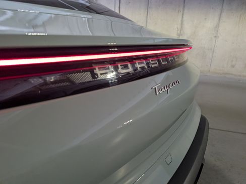 Used 2025 Porsche Taycan image 16