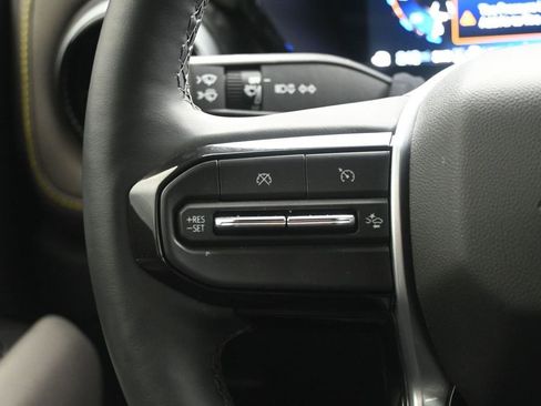 Used 2024 Chevrolet Colorado ZR2 w/ ZR2 Convenience Package III AWD/4WD image 17