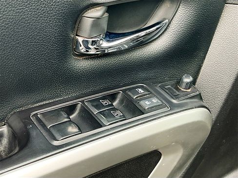 Used 2023 Nissan Titan SV w/ SV Convenience Package image 17