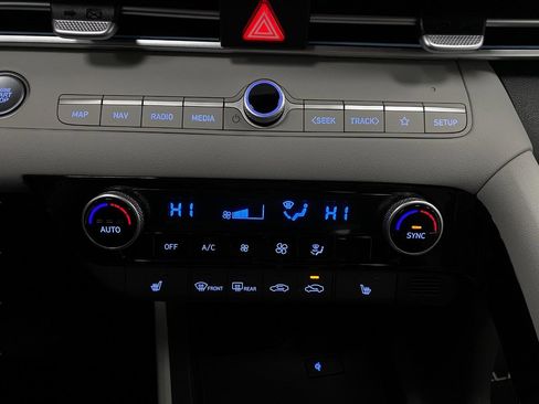 New 2026 Hyundai Elantra Limited image 24