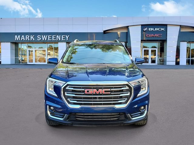 Used 2022 GMC Terrain SLT w/ Tech Package FWD image 2