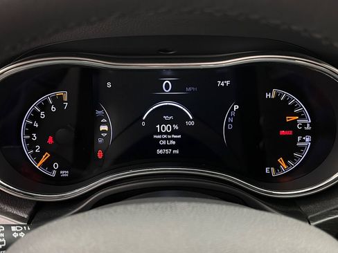 Used 2018 Jeep Grand Cherokee Laredo AWD/4WD image 17