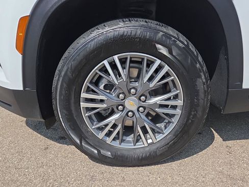 Used 2025 Chevrolet Traverse LT AWD/4WD image 11