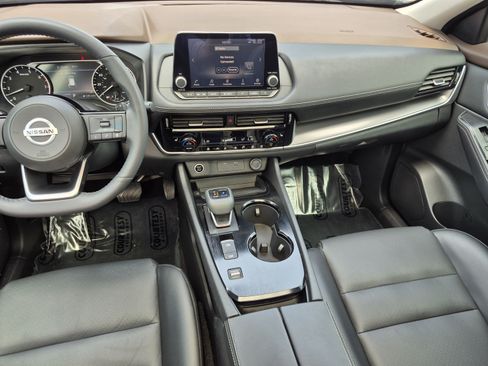 Certified 2021 Nissan Rogue SV w/ Premium Package FWD image 15