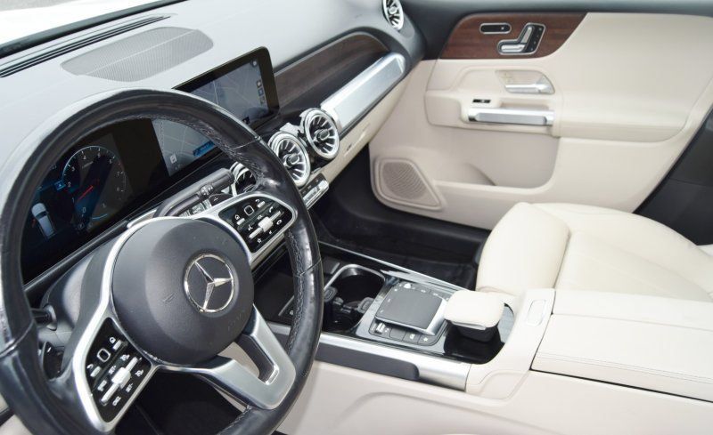 Used 2022 Mercedes-Benz GLB 250 4MATIC w/ Premium Package Lite image 21