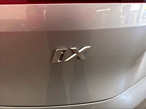 Used 2026 BMW iX xDrive45 w/ Premium Package AWD/4WD image 11