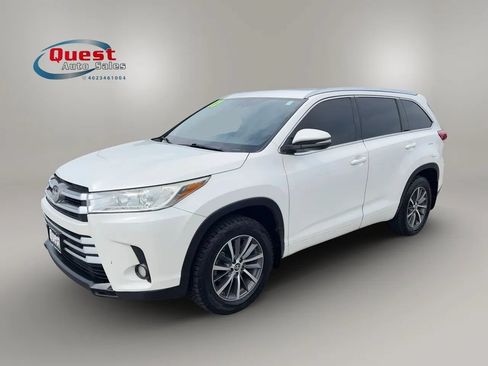 Used 2017 Toyota Highlander XLE AWD/4WD image 9