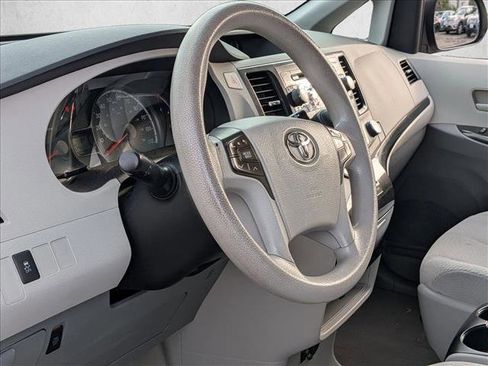 Used 2012 Toyota Sienna LE image 9