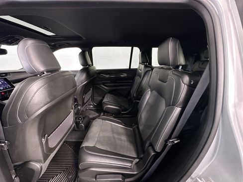 Used 2023 Jeep Grand Cherokee L Laredo image 24