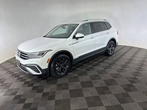 Used 2024 Volkswagen Tiguan SE FWD image 5