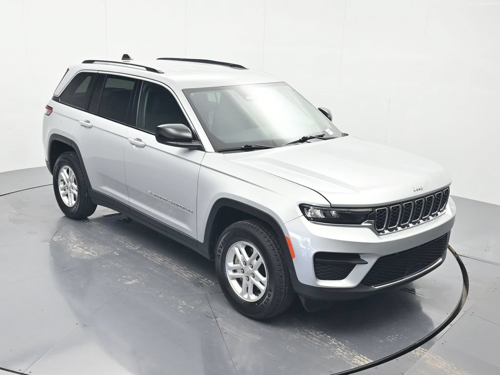Used 2023 Jeep Grand Cherokee Laredo w/ Luxury Tech Group I AWD/4WD image 30