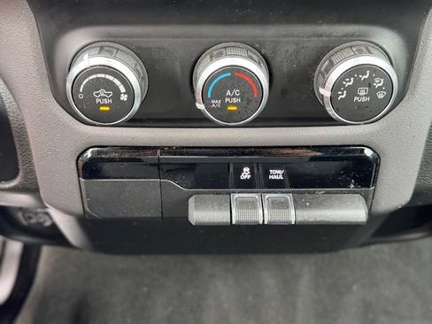 Used 2022 RAM 1500 Big Horn AWD/4WD image 18