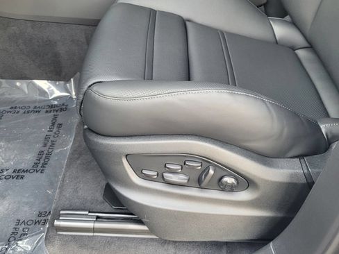 New 2025 Porsche Cayenne Turbo AWD/4WD image 23