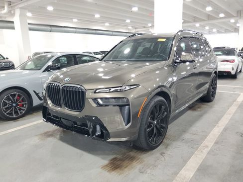 Certified 2025 BMW X7 xDrive40i w/ M Sport Package AWD/4WD image 1