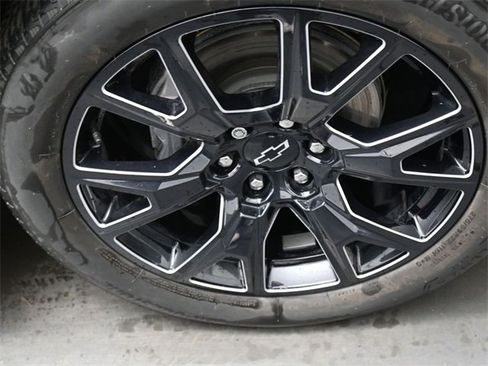 Certified 2023 Chevrolet Suburban High Country image 32