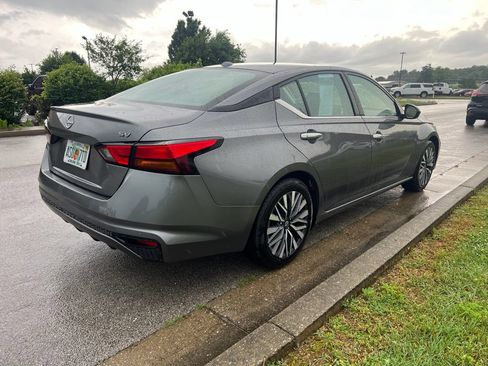 Used 2024 Nissan Altima 2.5 SV FWD image 3