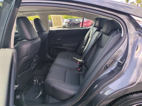 Used 2025 Lexus ES 350 w/ Premium Package FWD image 25