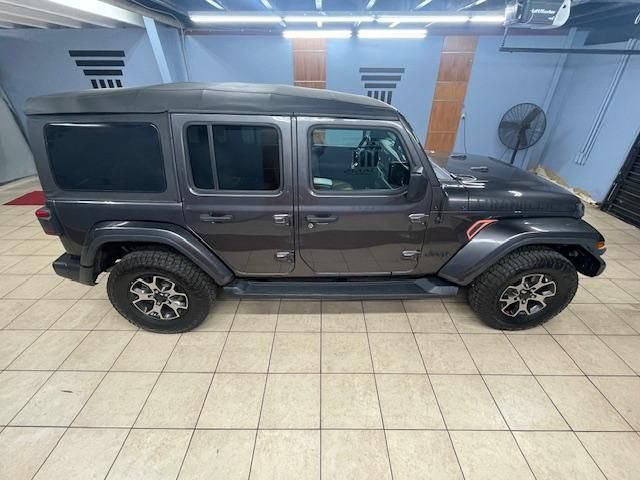 Used 2018 Jeep Wrangler Unlimited Sahara AWD/4WD image 5