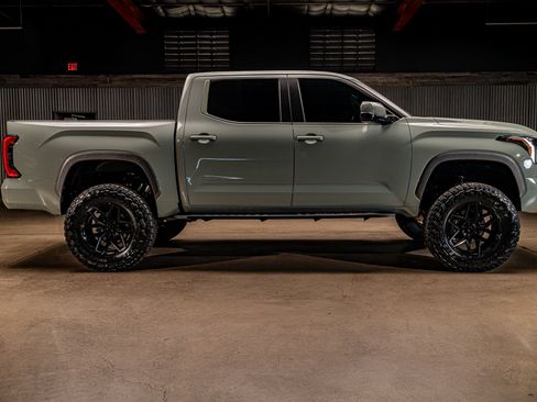 Used 2025 Toyota Tundra Limited AWD/4WD image 11
