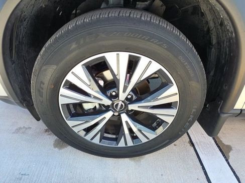 Used 2023 Nissan Rogue SV w/ SV Premium B Package image 10