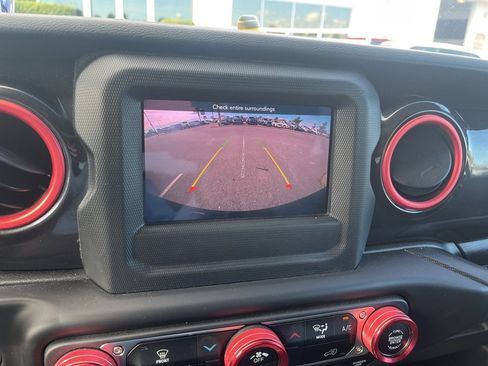 Used 2023 Jeep Wrangler Sport image 15