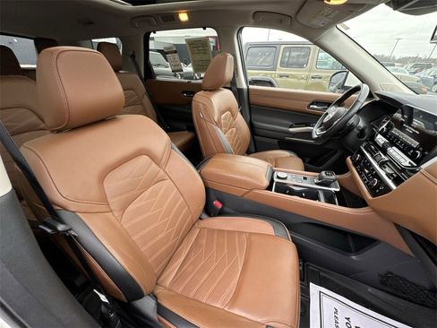 Used 2023 Nissan Pathfinder Platinum image 27