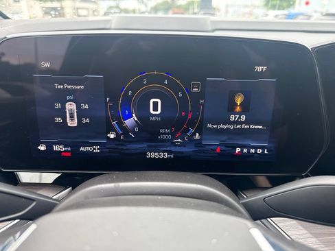 Used 2025 Chevrolet Suburban Z71 AWD/4WD image 9