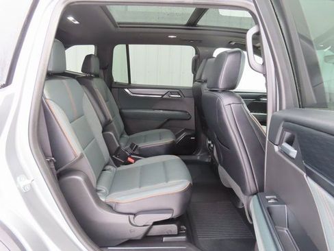 Used 2025 GMC Acadia AT4 w/ Super Cruise Package image 31