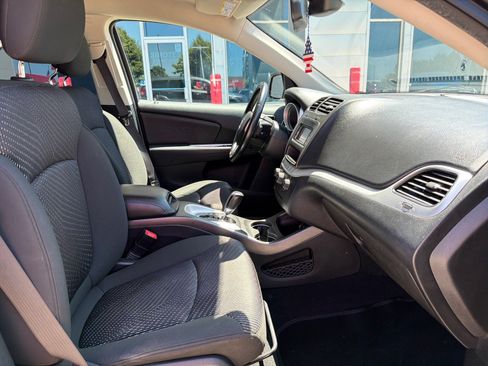 Used 2020 Dodge Journey SE w/ SE Popular Equipment Group FWD image 29