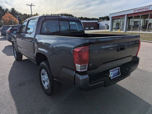 Used 2017 Toyota Tacoma SR image 3