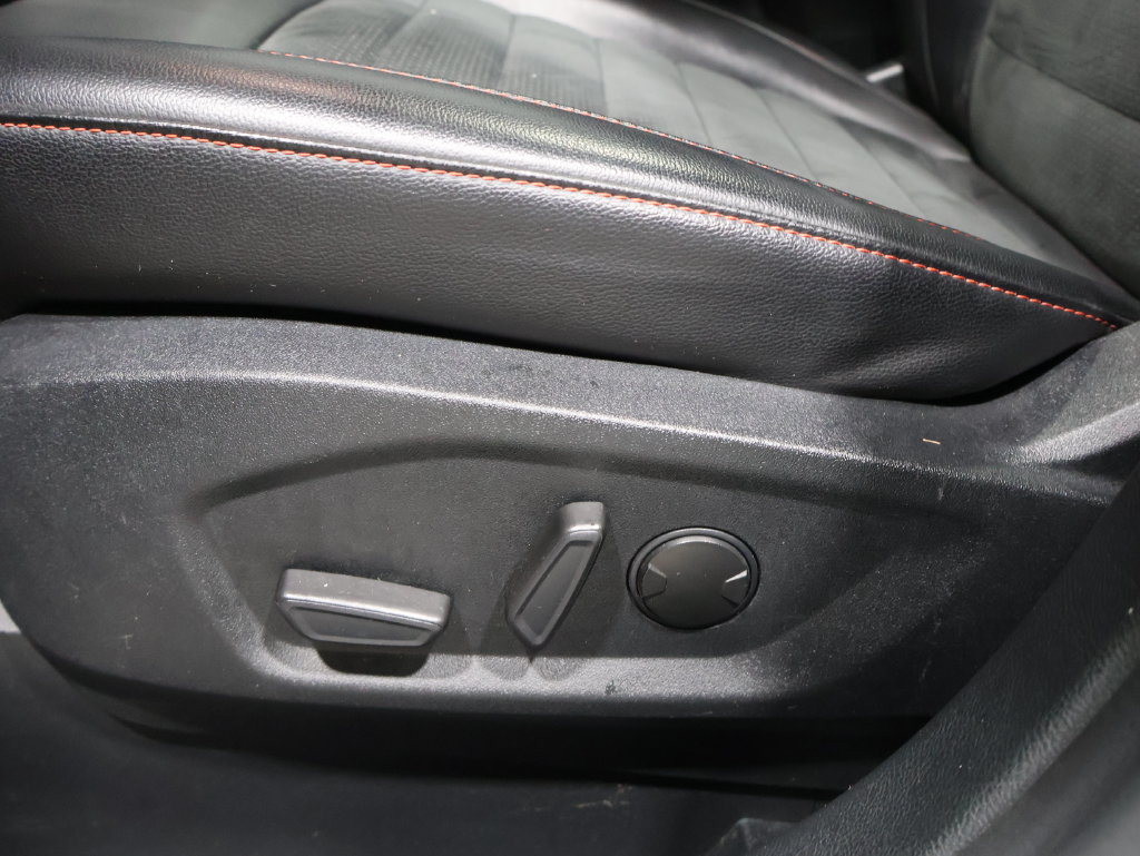 Used 2021 Ford Edge ST-Line w/ Cold Weather Package AWD/4WD image 12