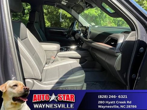 Used 2025 Chevrolet Suburban Premier AWD/4WD image 28